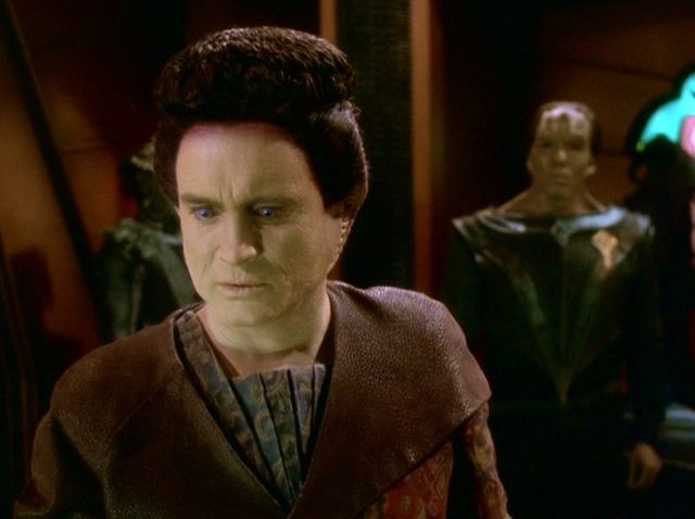 ds9-whatyouleavebehind-combs-640x478
